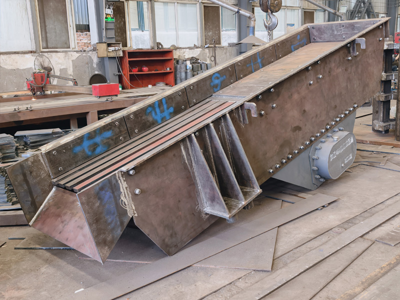 Vibrating Feeder Production Workshop